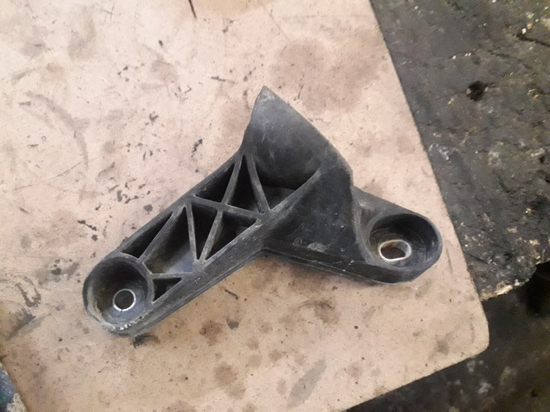 Кронштейн троса акпп 8200960945   Renault Fluence, Renault Megane