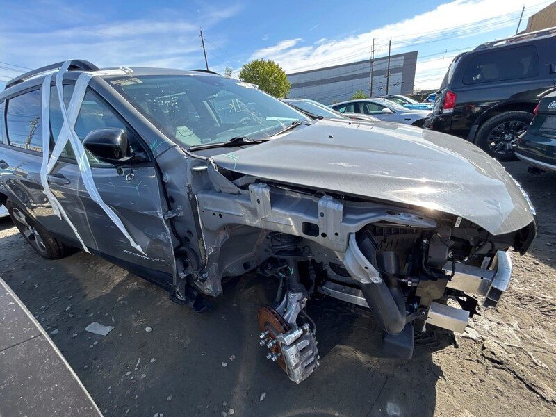 Крило переднє праве Jeep Cherokee 2022 р.  3.2 л бензин USA