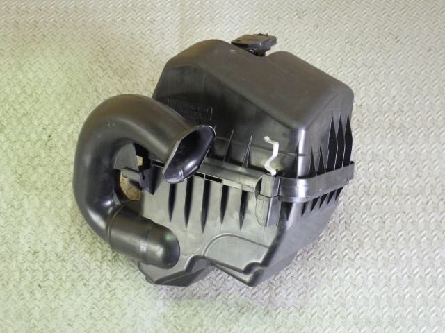 Корпус повітряного фільтра у зборі Toyota Yaris  2007 хетчбек 1.3 Бензин 