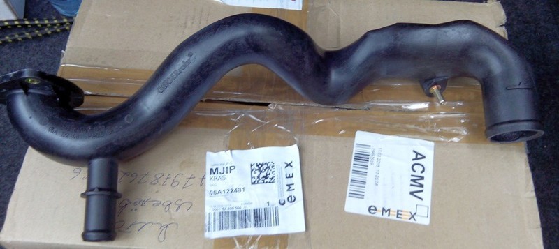 Патрубок отопителя Skoda Octavia хэтчбек 2004 г.  1.6 л бензин Ровно