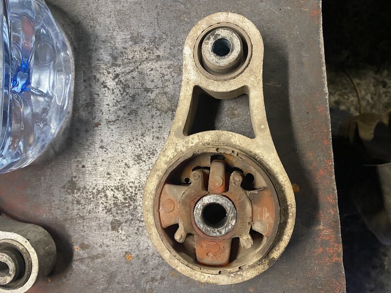 Подушка двигуна нижня Renault Trafic 2  2008 2.0 Дизель Кривий Ріг