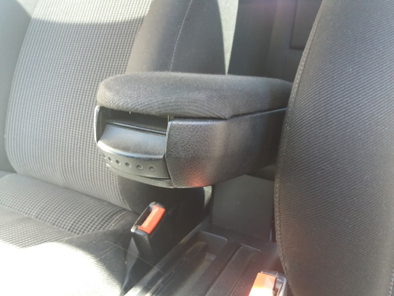 Подлокотник оригинальный Volkswagen Golf 4  2000 хэтчбек 1.9 Дизель Старый Самбор