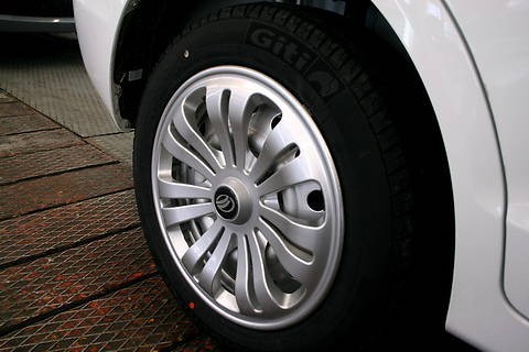 Оригинальные колпаки на диски с логотипом ЗАЗ Forza  2012 1.5 Бензин 