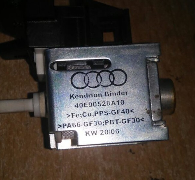 Датчик включенной передачи на кулисе акпп Audi A6 C6  2006 2.4 Бензин Полтава