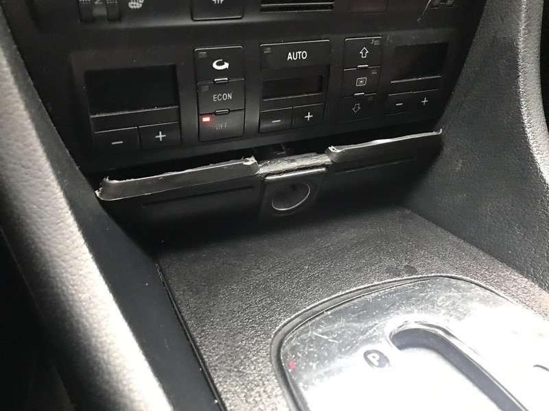 Прикуриватель Audi A6 C5 2002 г.  1.9 л дизель Сумы