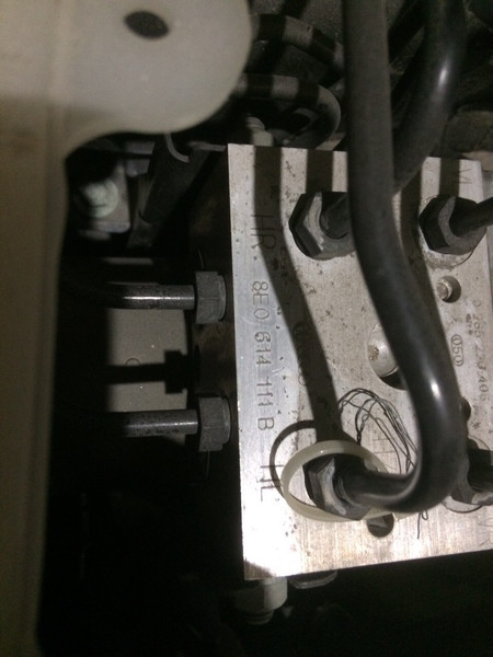 Блок управління ABS HR 8E0614111 B   Audi A6