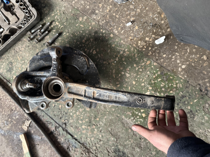 Кулак передний правый со ступицей Mercedes-Benz M-Class W164  2009 3.0 Дизель Чернігів