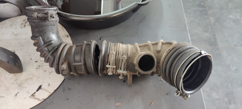 Патрубок повітряного фільтра Nissan Patrol Y61  2009  Дизель 