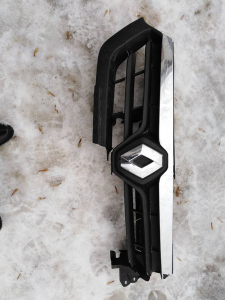 Решетка радиатора Renault Lodgy универсал 2015 г.  1.5 л дизель Киев