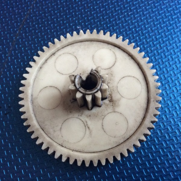 Шестерня поворота дроссельной заслонки Audi A6 C6  2006 универсал 2.0 Дизель Трускавец