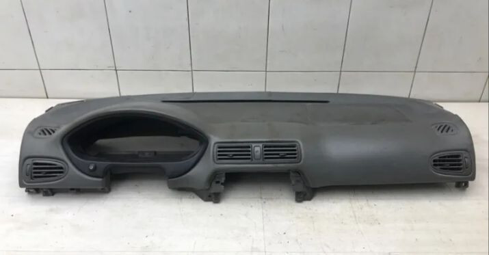 Торпеда и приборная панель Mitsubishi Galant 8  2002 2.4 Бензин Киев
