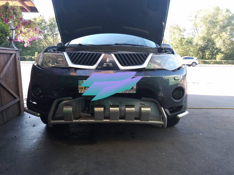 Бампер передний Mitsubishi Outlander XL  2008 2.4 Бензин Киев