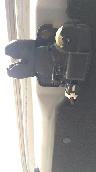 Замок крышки багажника Nissan Tiida C11  2007 1.6 Бензин Кривой Рог