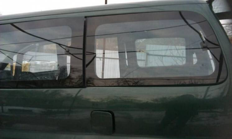 Задние боковые открывающиеся стекла "жабры" на длинную базу Hyundai H1 2002 р.  2.5 л дизель Запоріжжя