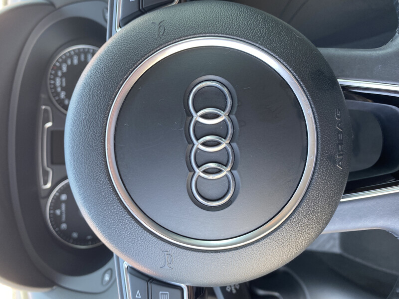 Эмблема на руль Audi Q3  2014 14.0 Бензин Киев
