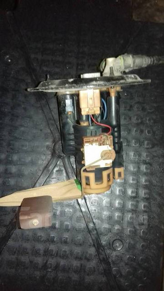 Бензонасос у зборі Mazda 323  2003 хетчбек 1.6 Бензин 