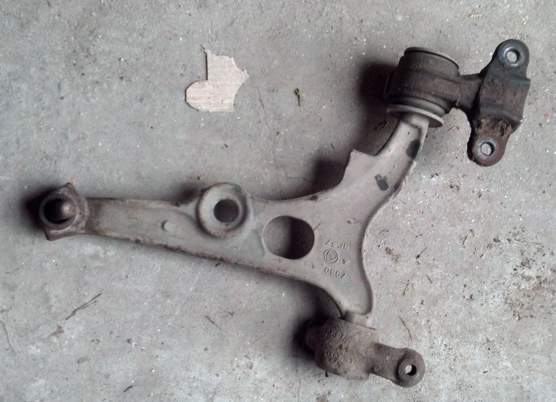 Рычаги нижние Peugeot Expert 1999 г.  1.9 л дизель Ровно