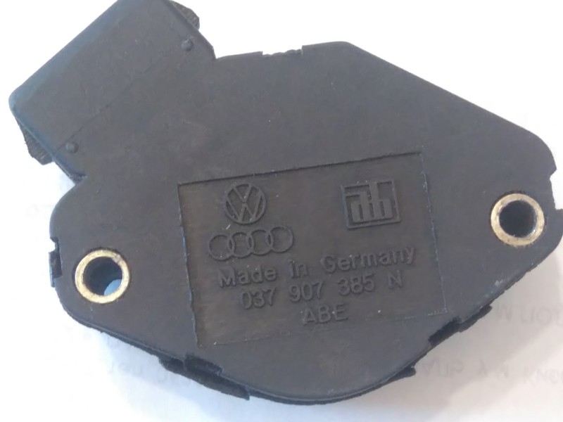 Датчик положення дросельної заслінки Audi 80 B4  1993 2.0 Бензин 