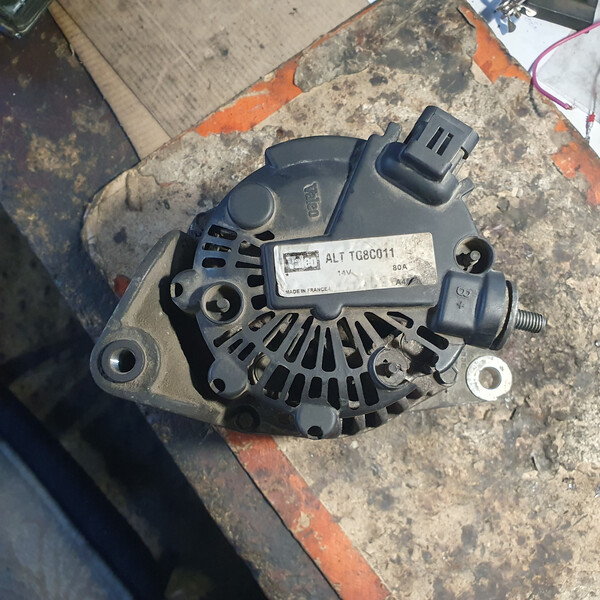 Генератор Nissan Micra K12  2004 хетчбек 1.2 Бензин 