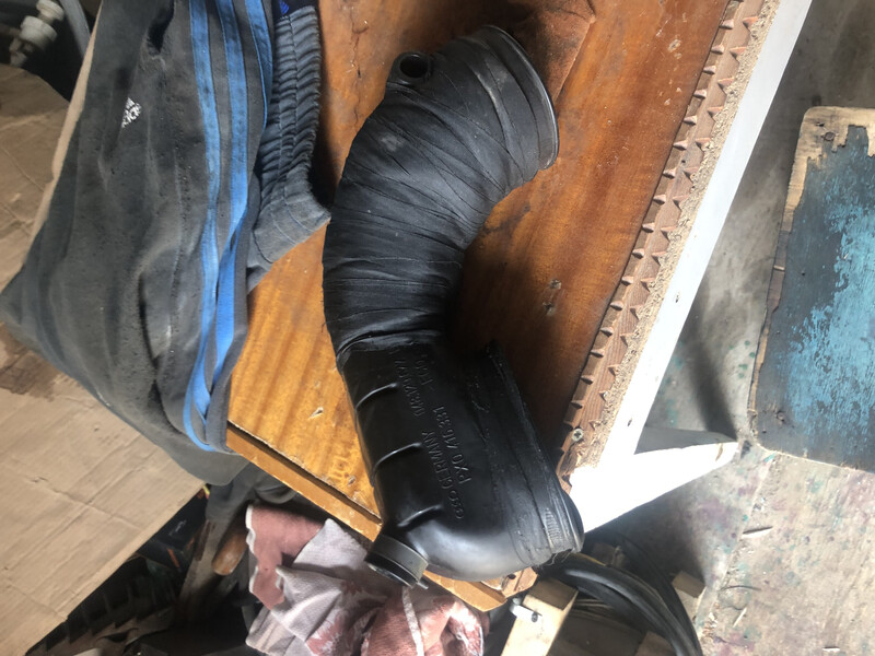 Патрубок воздушный Audi 100 C4 1993 г.  Львов