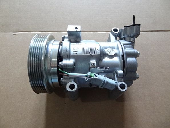 Шкив компрессора кондиционера 8200953359   Renault Kangoo