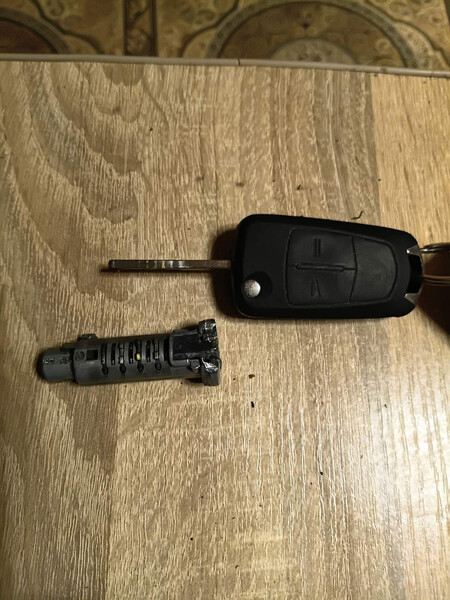 Сердцевина замка зажигания Opel Astra  2008 универсал 1.6 Бензин Киев
