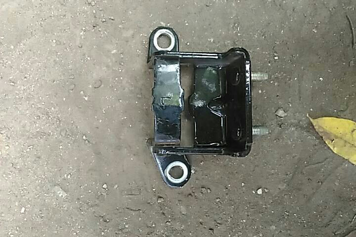 Петля задніх лівих дверей Nissan Pathfinder R51 d40 2006 2.5 Дизель 