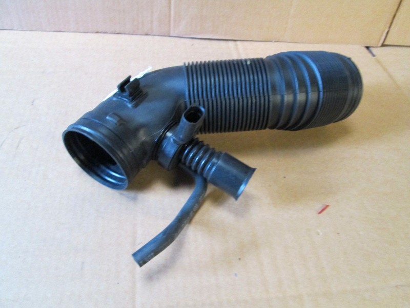 Патрубок системи охолодження Volkswagen Bora  2004 1.6 Бензин 