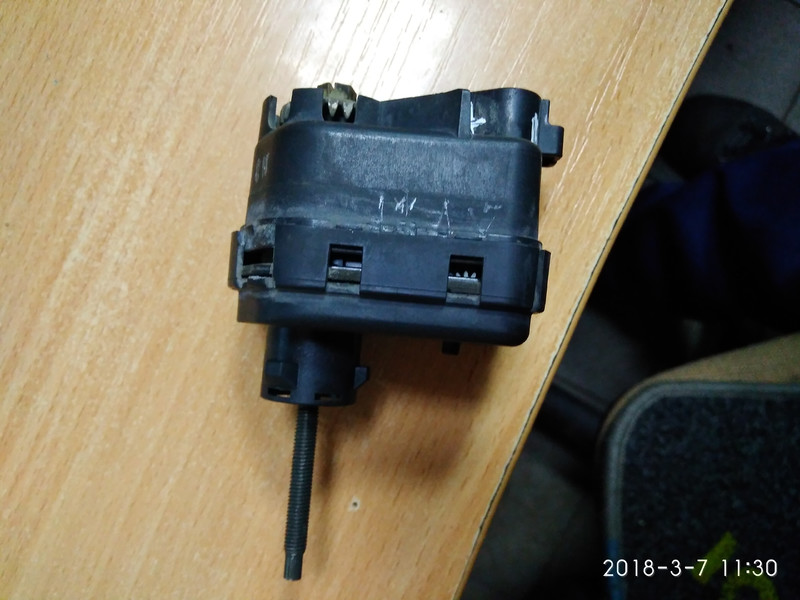 Електрокоректор фар Suzuki Grand Vitara  2003 універсал 2.0 Бензин 