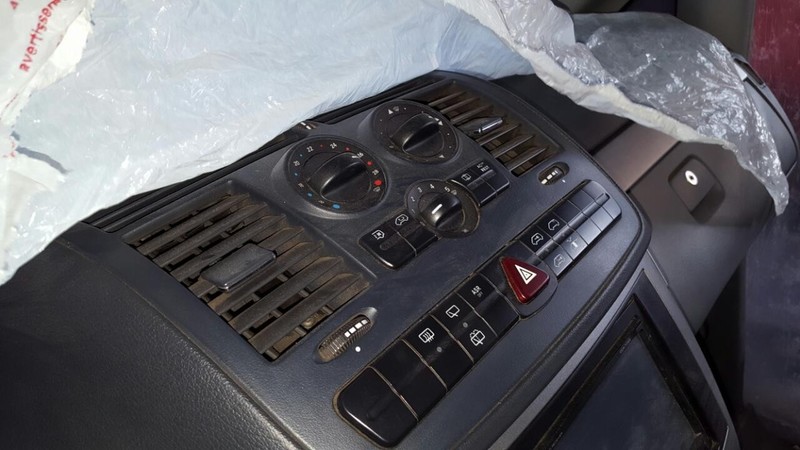 Кнопки на панели Mercedes Vito 115 2008 г.  2.0 л дизель Полтава