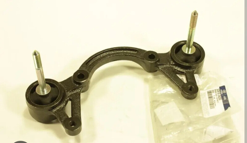 Кронштейн моста і 2 сайлентблоки Hyundai Santa FE  2002 2.0 Дизель Вараш