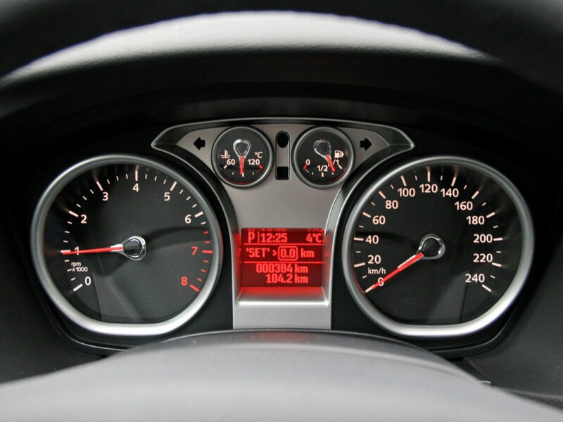 Панель приладів Ford Focus універсал 2010 р.  1.8 л бензин Кривий Ріг