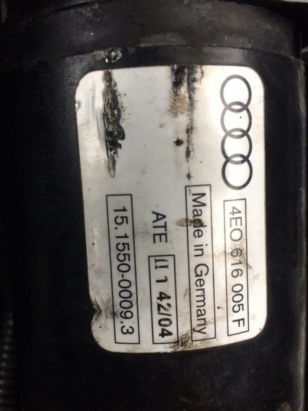 Компрессор подушек аммортизации Audi A8 D3  2005 2.0 Бензин Киев