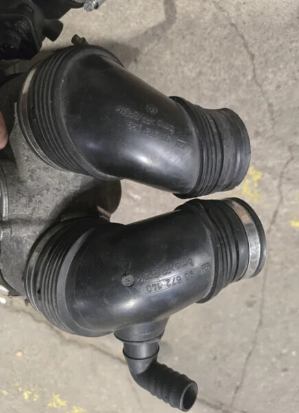 Патрубок воздуховода 90572139   Opel Omega