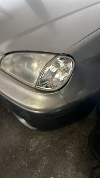 Передній лівий поворотнік Kia Carens  2001 1.8 Бензин 