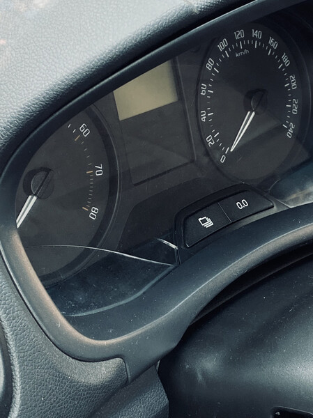 Стекло щитка приборов Skoda Fabia  2014 хэтчбек 1.4 Бензин 
