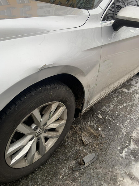 Правое левое крыло Volkswagen Passat B8  2016 универсал 2.0 Дизель Луцк