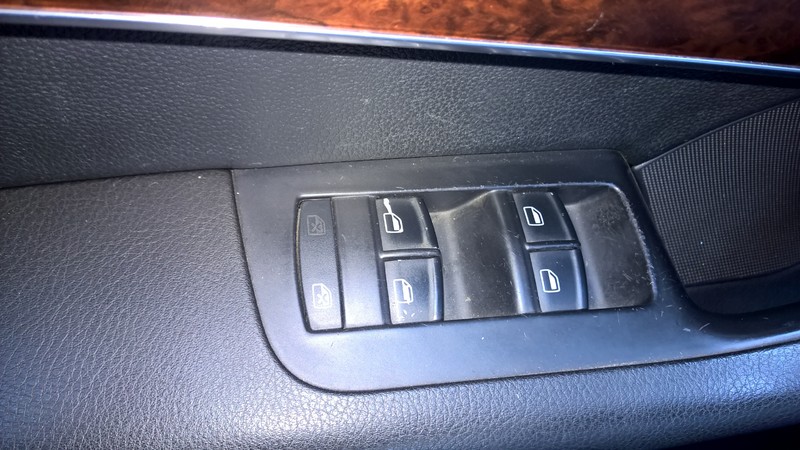 Кнопки стеклоподъемника водительской двери Audi A6 С6 2005 2.4 Бензин Винница
