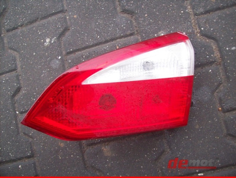 Фонарь задний левый в кришку багажника универсал Ford Focus мк3 2012 универсал 1.6 Бензин Луцк