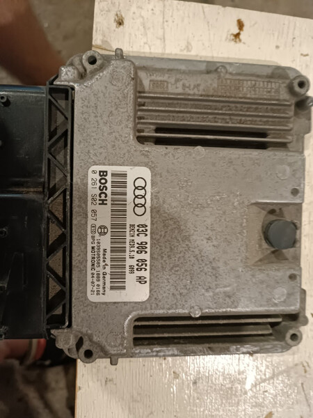 Блок управления ДВС Audi A3  2004 хэтчбек 1.6 Бензин Винница