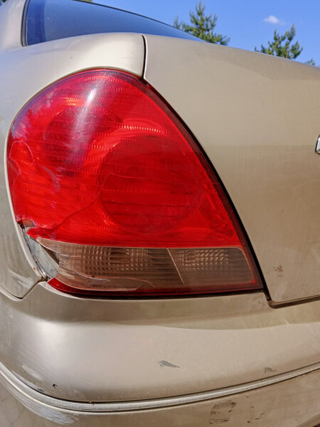 Стоп задний левый Nissan Sunny  1998 1.8 Бензин 