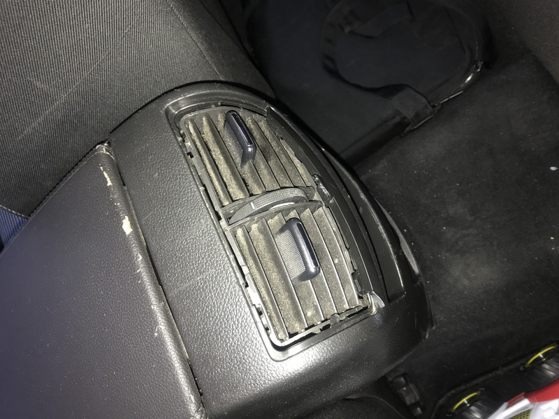 Воздухозаборник задний Opel Insignia A универсал 2010 г.  2.0 л дизель Киев