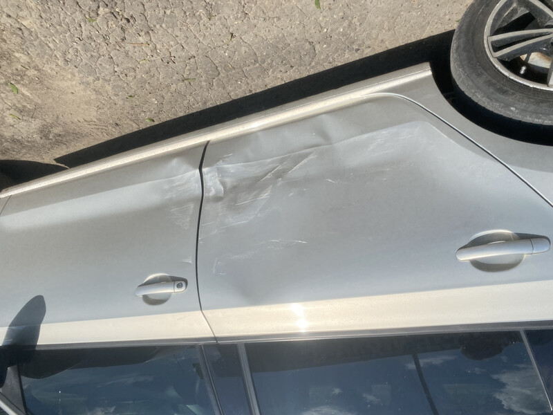 Дві праві дверки в колір lr7l Volkswagen Polo 5  2012 1.6 Бензин Вижница