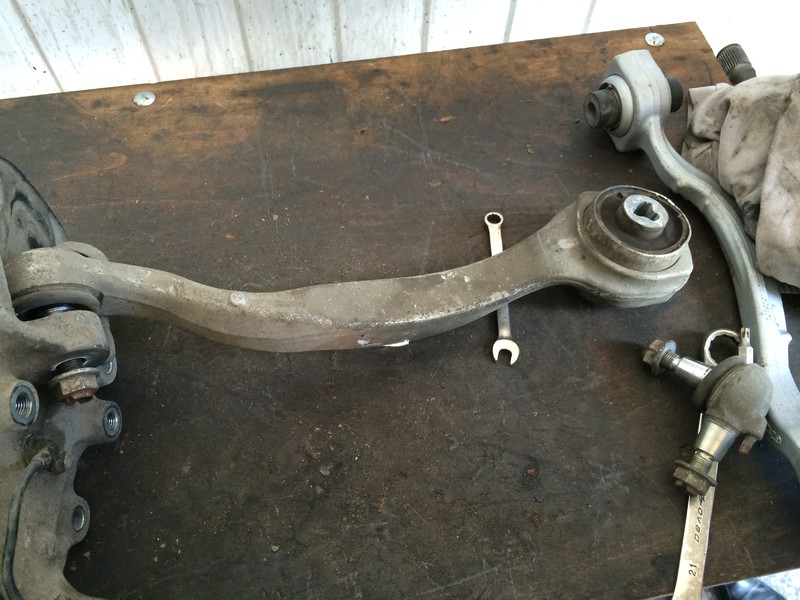 Поперечный рычаг Mercedes E-Класс 2009 г.  3.5 л бензин Ровно