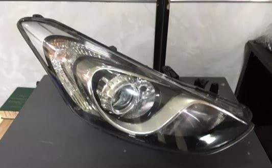 Передняя правая фара можно Hyundai i30  2013 хетчбек 1.3 Дизель 