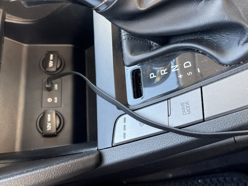 Заглушка кнопки shift lock release Hyundai Elantra  2018 2.0 Бензин Киев