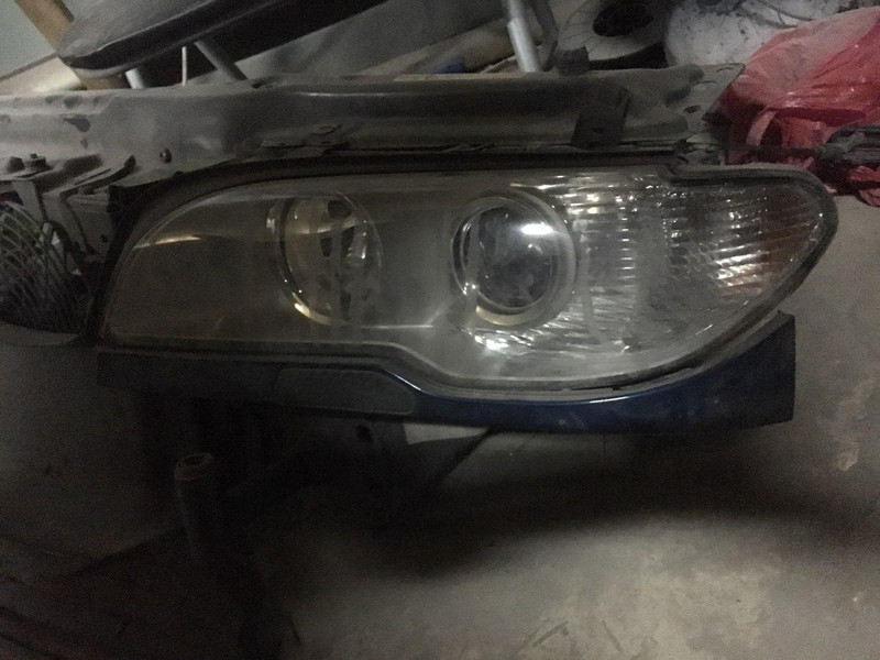 Фара передняя правая 63127165958   BMW 3 Series