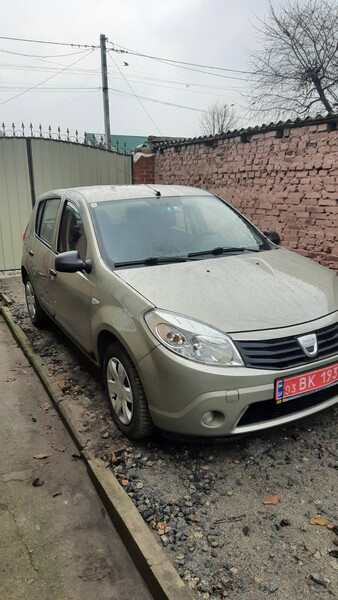 Двері передні Dacia Sandero  2009 хетчбек 1.4 Бензин 