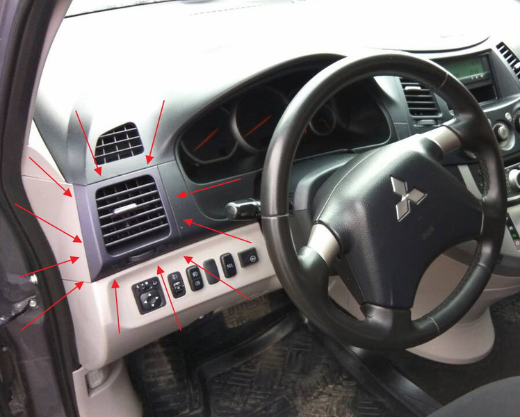 Воздуховод левый на торпедо черного цвета Mitsubishi Grandis  2008 2.4 Бензин Краматорск