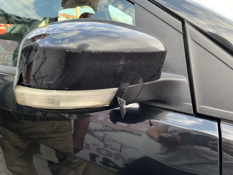 Дзеркало праве Ford Focus  2010 хетчбек 2.0 Бензин 